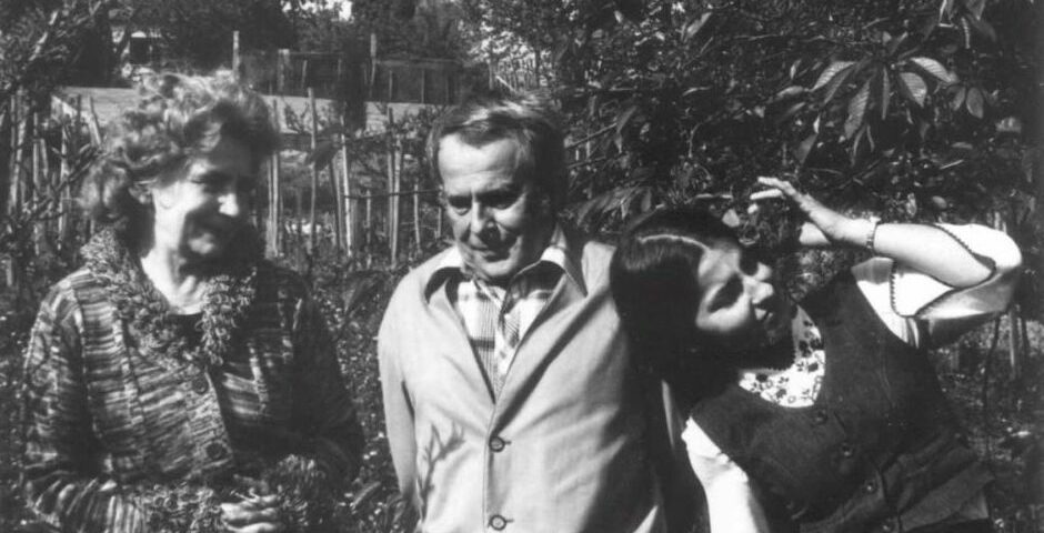 Margitka, Csorba Győző és Zsófika, 1960-as évek második fele. A Damjanich utcai kertben. A 295. Csorba blog melléklete