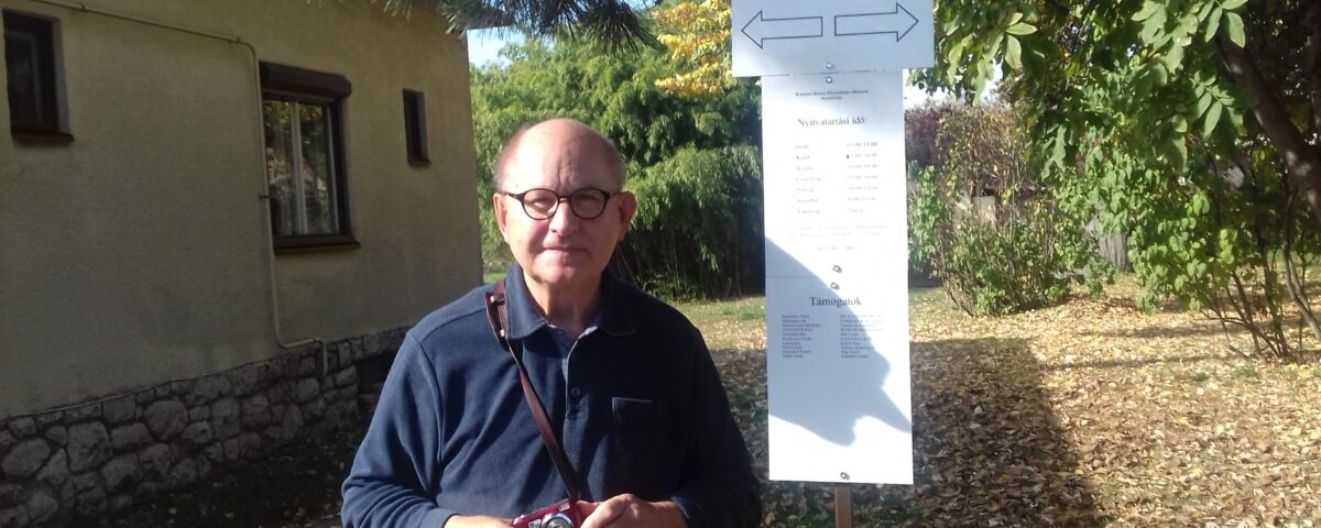 Prof. Szabó László Szentlőrincen a Brantner múzeumnál. A 305. Csorba blog melléklete.