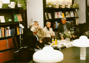 Griffaton Ház-Várkonyi Nándor Könyvtár. 1993. Pákolitz István, Galambosi László, Tüskés Tibor, Csorba Győző, Bertók László a Tüskés szerkesztette Várkonyí Emlékkönyv bemutatóján. A 350. Csorba blog melléklete.